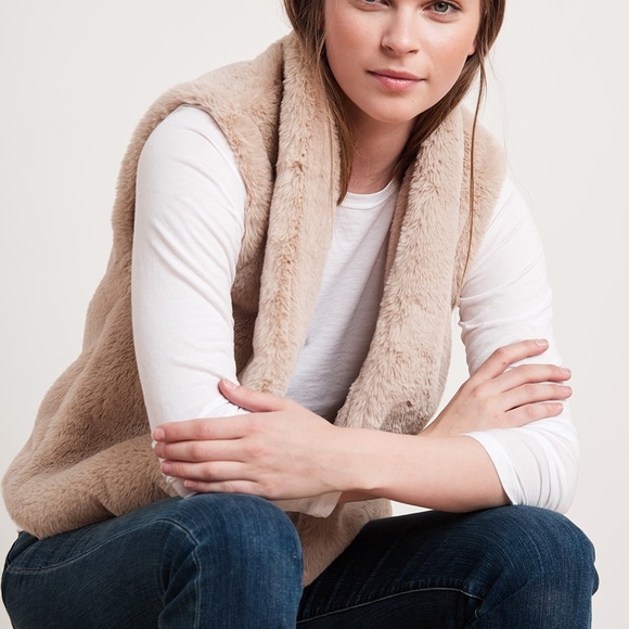 Velvet by Graham and Spencer Faux Fur Vest - Picture 2 of 5